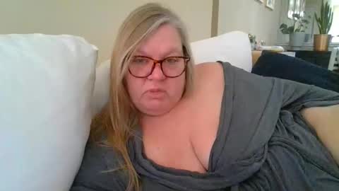 Snapshot of miamarie555 chatting on February 15, 6:04 pm Miamarie555 online show from February 15, 6:04 pm