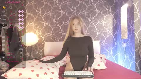 Mia online show from October 4, 11:08 am