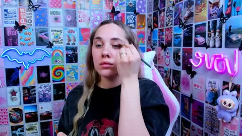 miamilas online show from March 25, 1:17 pm