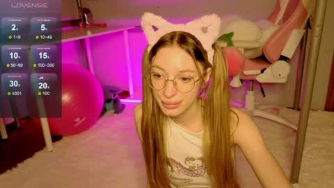 MiaMoon online show from June 10, 5:56 pm