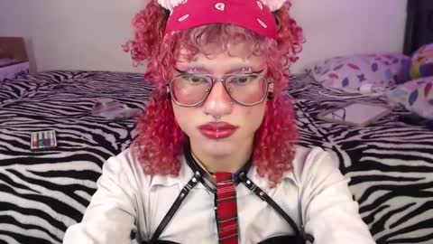 Snapshot of miancuntydoll chatting on January 4, 2:35 am MianCuntyDoll online show from January 4, 2:35 am
