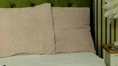 MiaNoir online show from December 4, 5:50 am