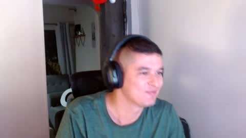 Snapshot of miaou_miaou chatting on July 25, 12:20 am miaou_miaou online show from July 25, 12:20 am