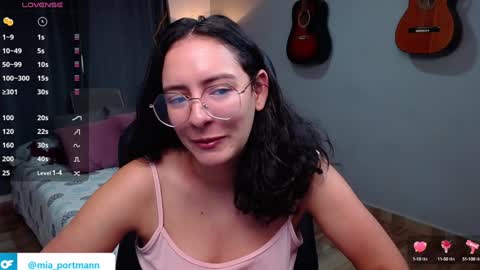 Snapshot of miaportman chatting on December 3, 12:06 pm MIAPORTMANN online show from December 3, 12:06 pm