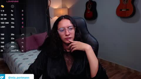 Snapshot of miaportman chatting on December 5, 3:17 pm MIAPORTMANN online show from December 5, 3:17 pm