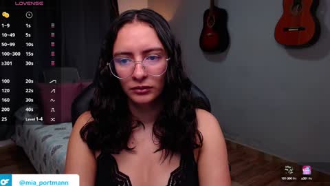 Snapshot of miaportman chatting on December 31, 2:14 pm MIAPORTMANN online show from December 31, 2:14 pm