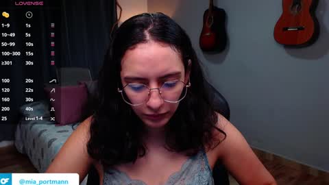 Snapshot of miaportman chatting on January 8, 11:54 am MIAPORTMANN online show from January 8, 11:54 am