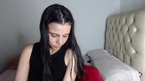 miarobinn_ online show from December 2, 2:53 am
