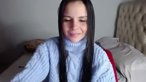 miarobinn_ online show from December 4, 10:35 am