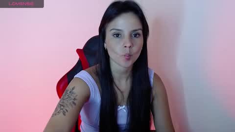 miarobinn_ online show from September 29, 5:40 pm