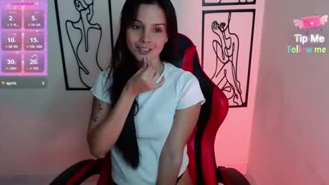 miarobinn_ online show from February 19, 4:03 pm