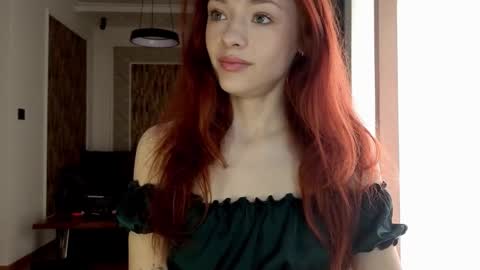 Snapshot of miarouge_me chatting on March 17, 7:12 am Mia online show from March 17, 7:12 am