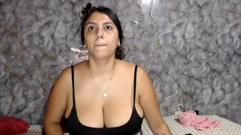 Snapshot of miarouse1531 chatting on July 7, 7:34 am miarouse1531 online show from July 7, 7:34 am