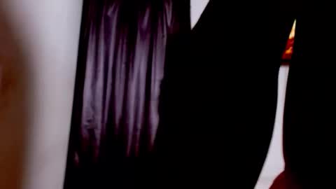Snapshot of miasexy_latin chatting on April 7, 10:05 am miasexy_latin online show from April 7, 10:05 am