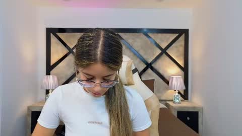 Snapshot of miasilverr chatting on July 16, 7:31 pm Mia online show from July 16, 7:31 pm