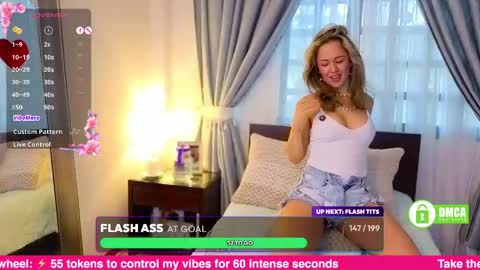Snapshot of miasiren chatting on May 26, 8:27 pm miasiren online show from May 26, 8:27 pm