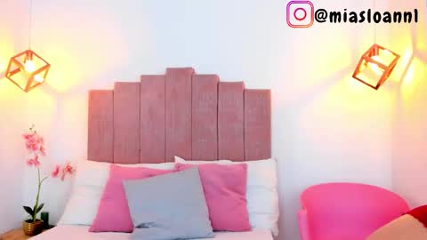 Snapshot of miasloann chatting on March 26, 5:13 am Mia online show from March 26, 5:13 am