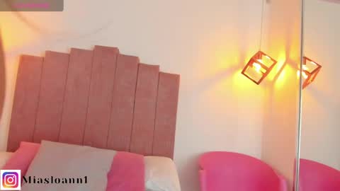 Snapshot of miasloann chatting on March 31, 12:05 pm Mia online show from March 31, 12:05 pm