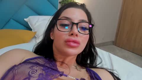 Snapshot of miasplash chatting on February 3, 9:39 pm Mia online show from February 3, 9:39 pm
