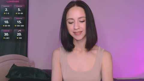 Mia online show from October 2, 7:37 am