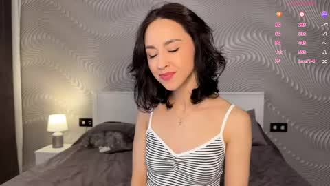Mia online show from April 28, 8:08 am