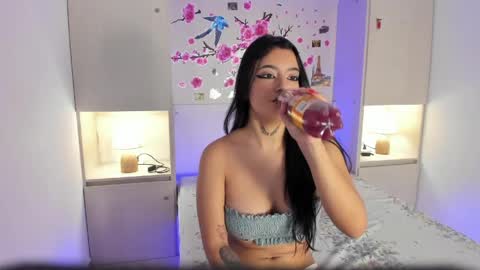 miaturnerr_ online show from April 1, 1:41 pm