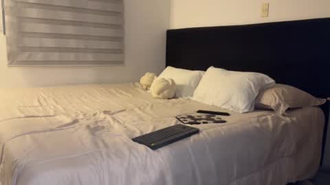 Mia online show from October 9, 12:08 am