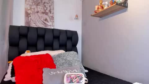 Snapshot of miavelvet1 chatting on October 1, 3:01 am miavelvet1 online show from October 1, 3:01 am