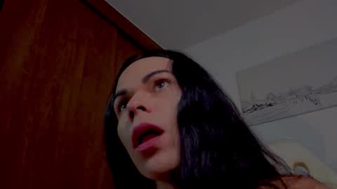 Mia online show from October 4, 2:04 pm