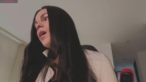 Mia online show from April 22, 1:56 pm