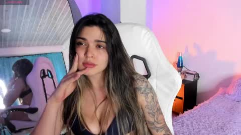 Snapshot of miavillalobos_ chatting on May 12, 2:19 am Mia Villalobos online show from May 12, 2:19 am