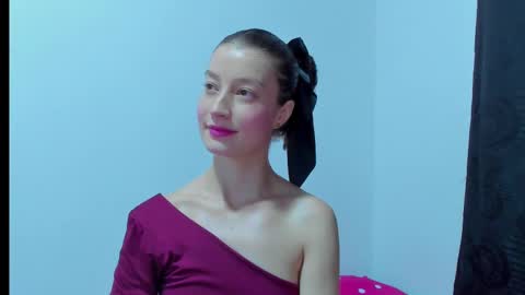 Snapshot of miavolkova_ chatting on October 3, 11:24 pm Chloe online show from October 3, 11:24 pm