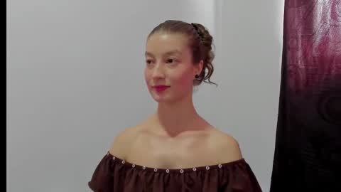 Snapshot of miavolkova_ chatting on November 6, 7:04 pm Chloe online show from November 6, 7:04 pm