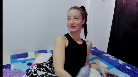 Snapshot of miavolkova_ chatting on December 5, 4:36 pm Chloe online show from December 5, 4:36 pm