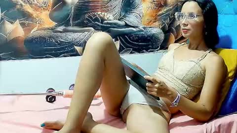 Mia online show from December 22, 4:20 am