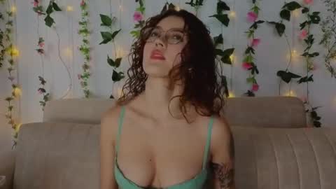 Snapshot of miawinxxx848 chatting on September 12, 9:37 pm Mia Winx online show from September 12, 9:37 pm