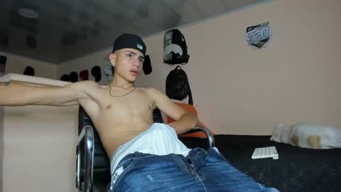 Snapshot of michael_boy88_ chatting on January 28, 11:28 pm Michael Boy online show from January 28, 11:28 pm