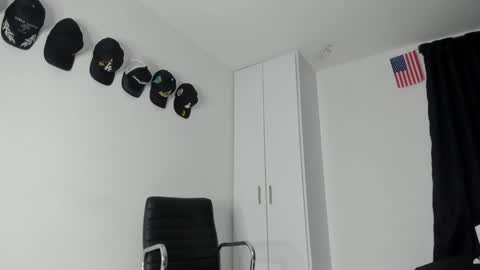 Snapshot of michael_boy88_ chatting on February 28, 6:10 am Michael Boy online show from February 28, 6:10 am