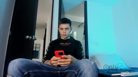 Snapshot of michael_boy88_ chatting on September 9, 9:03 pm Michael Boy online show from September 9, 9:03 pm