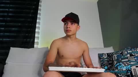 Snapshot of michael_boy88_ chatting on October 17, 8:33 pm Michael Boy online show from October 17, 8:33 pm