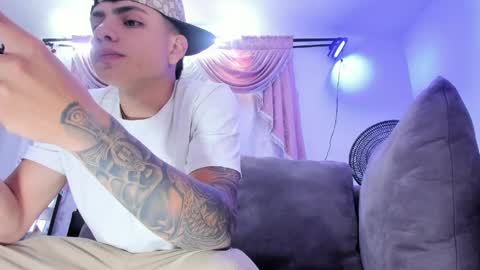 Snapshot of michael_boy88_ chatting on May 16, 6:28 pm Michael Boy online show from May 16, 6:28 pm