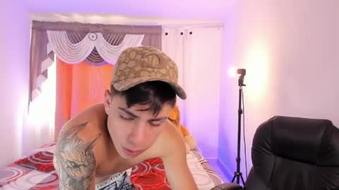 Snapshot of michael_boy88_ chatting on May 19, 7:53 pm Michael Boy online show from May 19, 7:53 pm