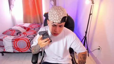 Snapshot of michael_boy88_ chatting on May 22, 3:50 pm Michael Boy online show from May 22, 3:50 pm