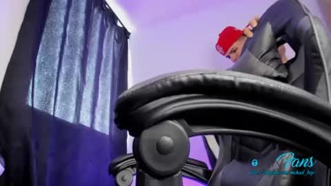 Snapshot of michael_boy88_ chatting on July 9, 2:54 pm Michael Boy online show from July 9, 2:54 pm