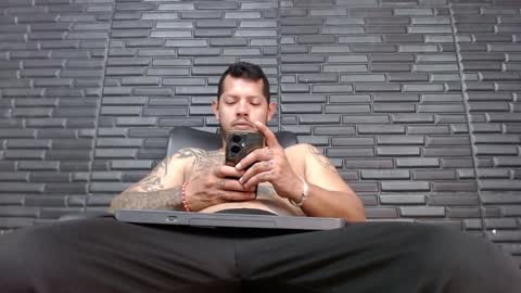 Snapshot of michael_daviss1 chatting on December 10, 1:33 pm Michael Daviss online show from December 10, 1:33 pm