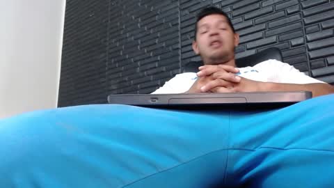 Snapshot of michael_daviss1 chatting on December 17, 2:44 pm Michael Daviss online show from December 17, 2:44 pm