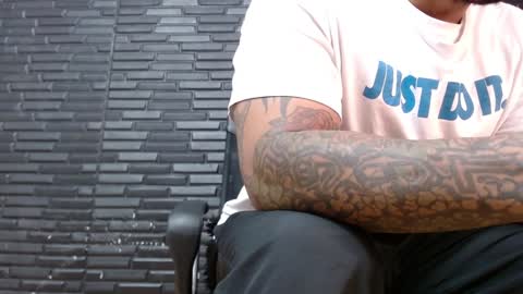 Snapshot of michael_daviss1 chatting on January 14, 12:56 pm Michael Daviss online show from January 14, 12:56 pm