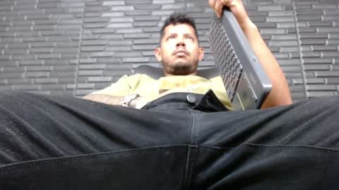 Snapshot of michael_daviss1 chatting on January 17, 6:33 pm Michael Daviss online show from January 17, 6:33 pm