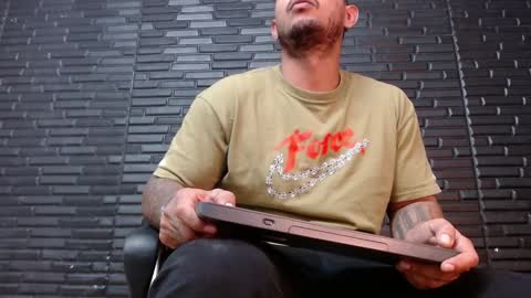 Snapshot of michael_daviss1 chatting on January 18, 1:51 pm Michael Daviss online show from January 18, 1:51 pm