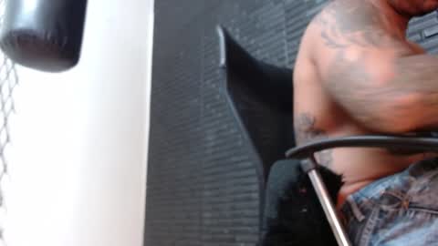 Snapshot of michael_daviss1 chatting on January 23, 12:52 pm Michael Daviss online show from January 23, 12:52 pm